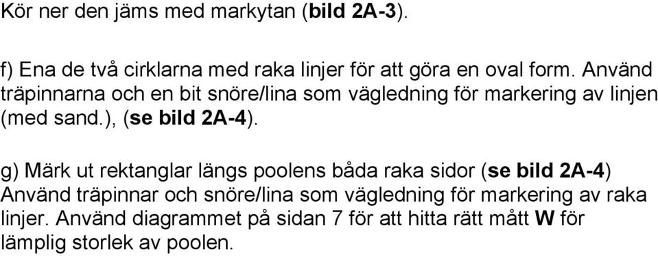 g) Märk ut rektanglar längs poolens båda raka sidor (se bild 2A-4) Använd träpinnar och snöre/lina som
