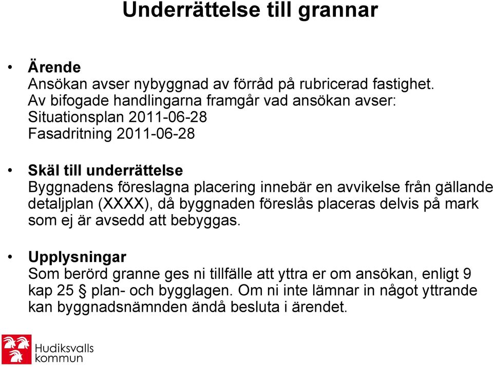 föreslagna placering innebär en avvikelse från gällande detaljplan (XXXX), då byggnaden föreslås placeras delvis på mark som ej är avsedd att