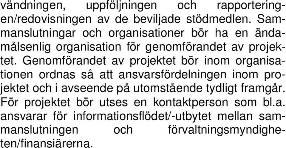 Genomförandet av projektet bör inom organisationen ordnas så att ansvarsfördelningen inom projektet och i avseende på