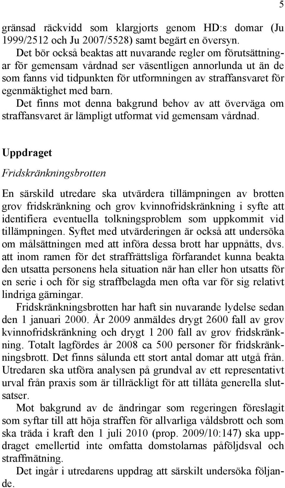 med barn. Det finns mot denna bakgrund behov av att överväga om straffansvaret är lämpligt utformat vid gemensam vårdnad.