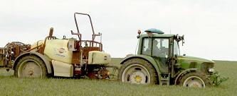 16 Genomförande med resultat försök 2004 Ett kompletterande försök gjordes 2004. Försöksupplägget var detsamma som 2003 och utfördes hos samma lantbrukare Lennart Svensson, Lyngåkra.