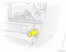 182 Underhåll av bilen 5. Skruva fast däckpåfyllningsslangen på däckets ventil. 3. Placera tätningsmedelsflaskan i hållaren. Kontrollera att flaskan inte kan ramla omkull. 6.