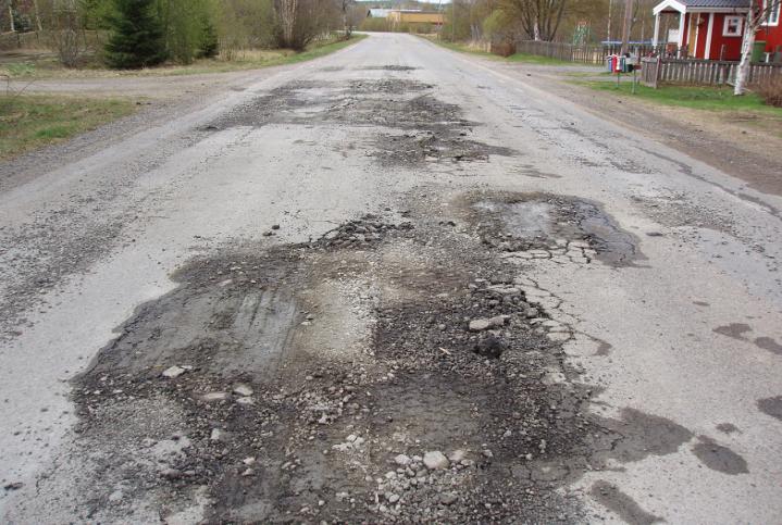 Vägnätet - Brister & Utmaningar Bärighet och beläggning 17 miljarder i förra planen blev ca 14,8 i nuvarande och för region nord en minskning med ca