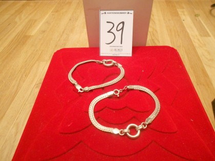 JET SET* Klocka 0685-027 Avslut: 18:26 Bärnsten Halsband 2st 0685-028 Avslut: 18:27 JET SET* 0685-029 Avslut: 18:28 Armband SABONA 0685-030 Avslut: 18:29 Armband Silver 925 0685-031 Avslut: 18:30
