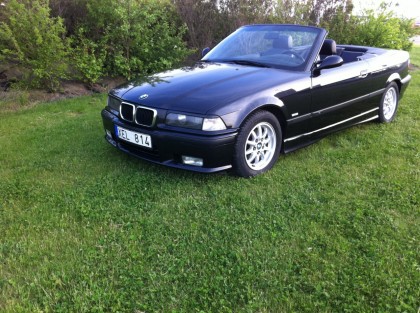 Silver 0685-079 Avslut: 19:18 BMW 318 1997 18 000 mil 0685-080 Avslut: