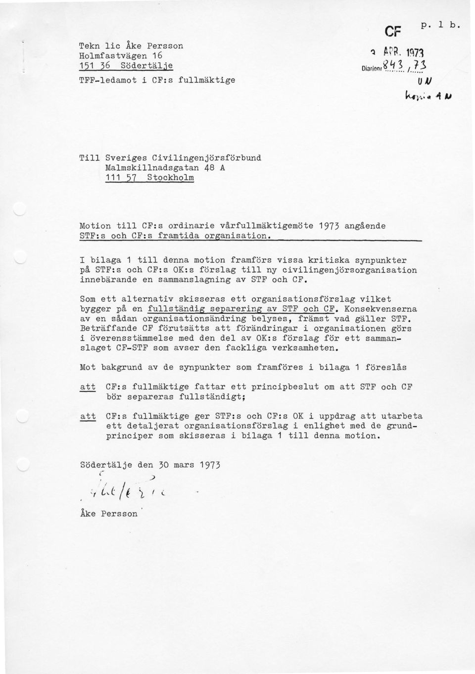 I bilaga 1 t i l l denna motion framförs vissa kritiska synpunkter på STF:s och CF:s 0K:s förslag t i l l ny civilingenjörsorganisation innebärande en sammanslagning av STF och CF.