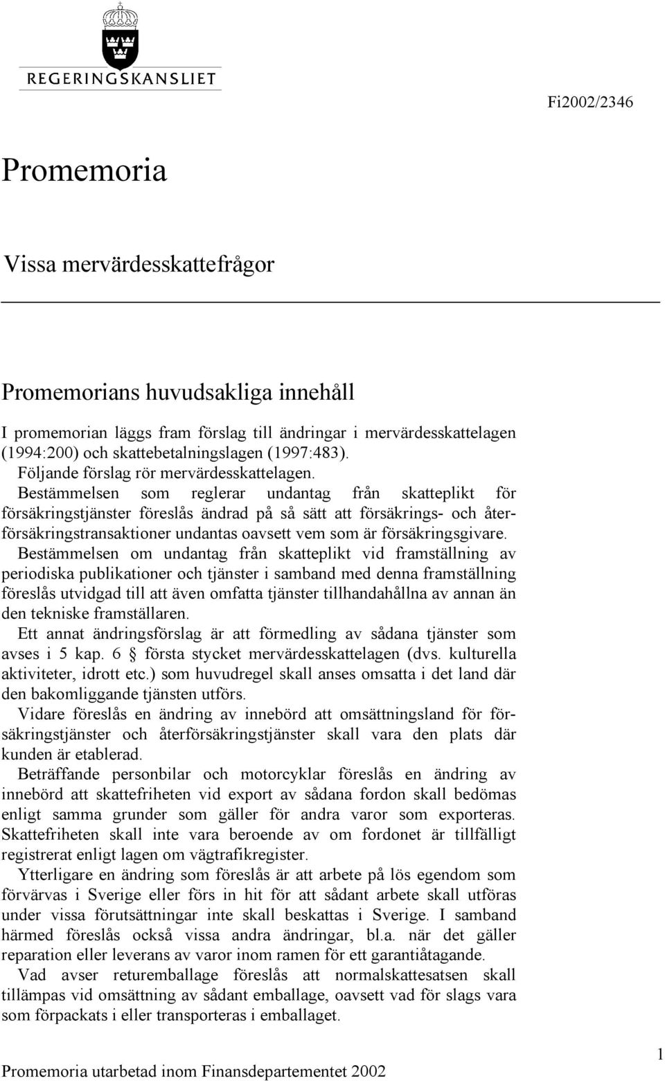 Bestämmelsen som reglerar undantag från skatteplikt för försäkringstjänster föreslås ändrad på så sätt att försäkrings- och återförsäkringstransaktioner undantas oavsett vem som är försäkringsgivare.