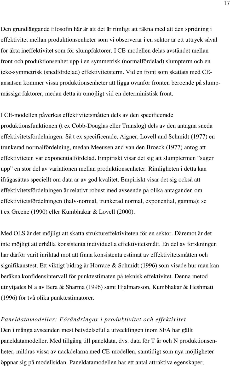 I CE-modellen delas avståndet mellan front och produktionsenhet upp i en symmetrisk (normalfördelad) slumpterm och en icke-symmetrisk (snedfördelad) effektivitetsterm.
