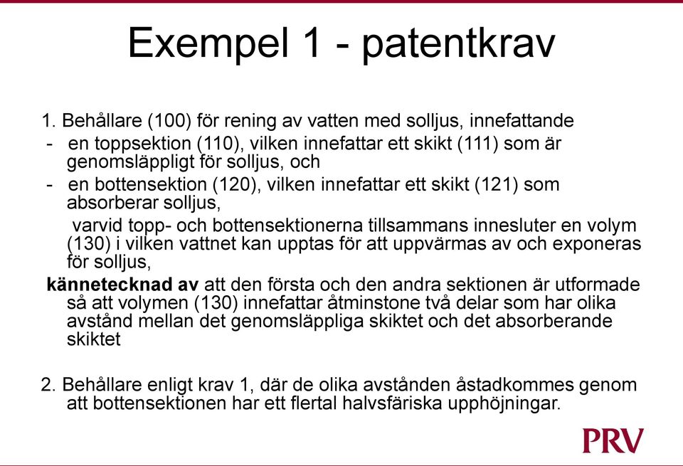 vilken innefattar ett skikt (121) som absorberar solljus, varvid topp- och bottensektionerna tillsammans innesluter en volym (130) i vilken vattnet kan upptas för att uppvärmas av och