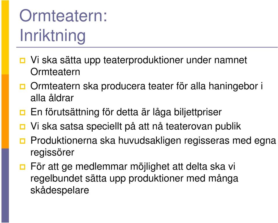 ska satsa speciellt på att nå teaterovan publik Produktionerna ska huvudsakligen regisseras med egna