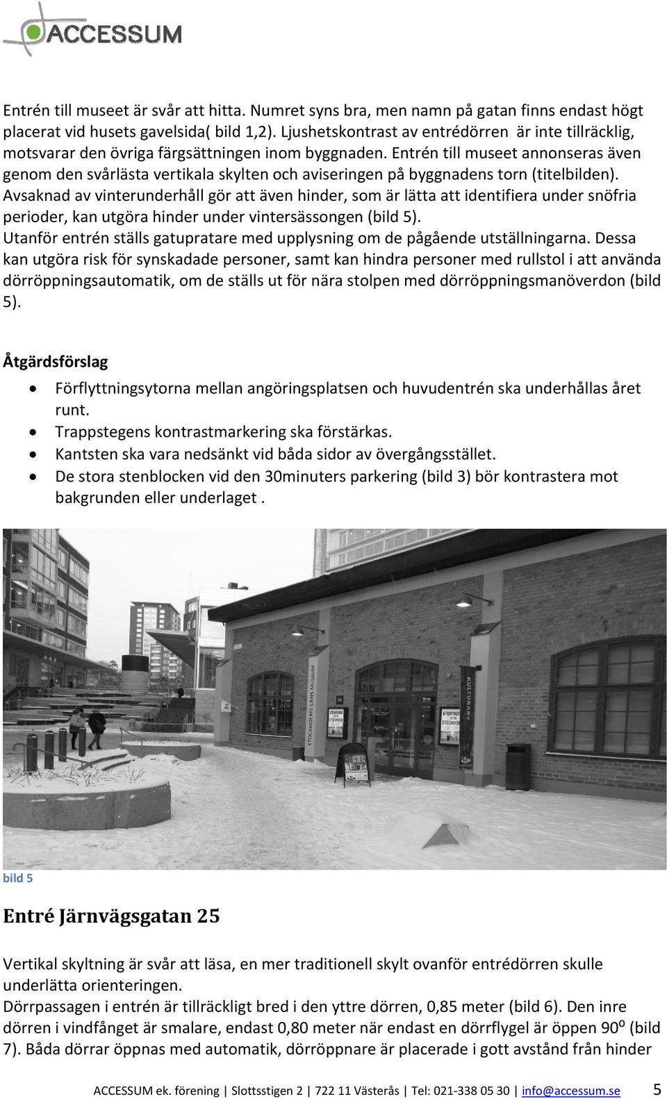 Entrén till museet annonseras även genom den svårlästa vertikala skylten och aviseringen på byggnadens torn (titelbilden).