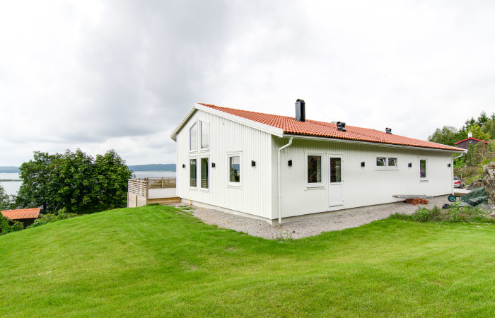 Utby med närhet till natur och bad samt strålande havsutsikt med många