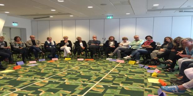Göteborgs stad DOKUMENTATION AV WORKSHOP 20/5 2016 FÖRDJUPNINGSARBETE TEMAN : HELHETSSYN OCH LIKABEHANDLING, KOMPETENS OCH KUNSKAPSBASERAT ARBETE marmar0324 2016-05-20 Kommunstyrelsen har gett Social