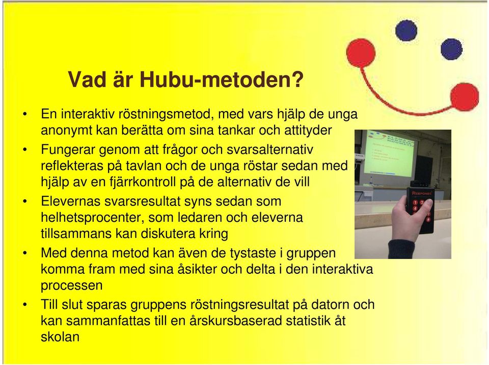 reflekteras på tavlan och de unga röstar sedan med hjälp av en fjärrkontroll på de alternativ de vill Elevernas svarsresultat syns sedan som