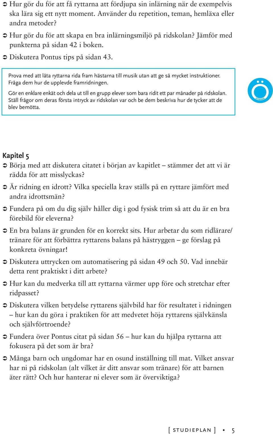 Prova med att låta ryttarna rida fram hästarna till musik utan att ge så mycket instruktioner. Fråga dem hur de upplevde framridningen.