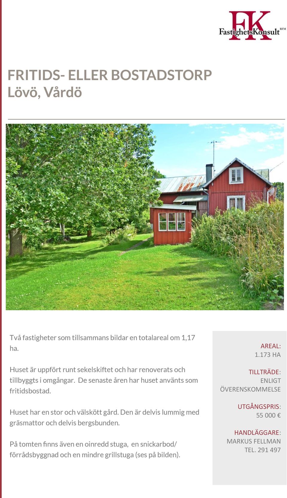 Huset har en stor och välskött gård. Den är delvis lummig med gräsmattor och delvis bergsbunden.