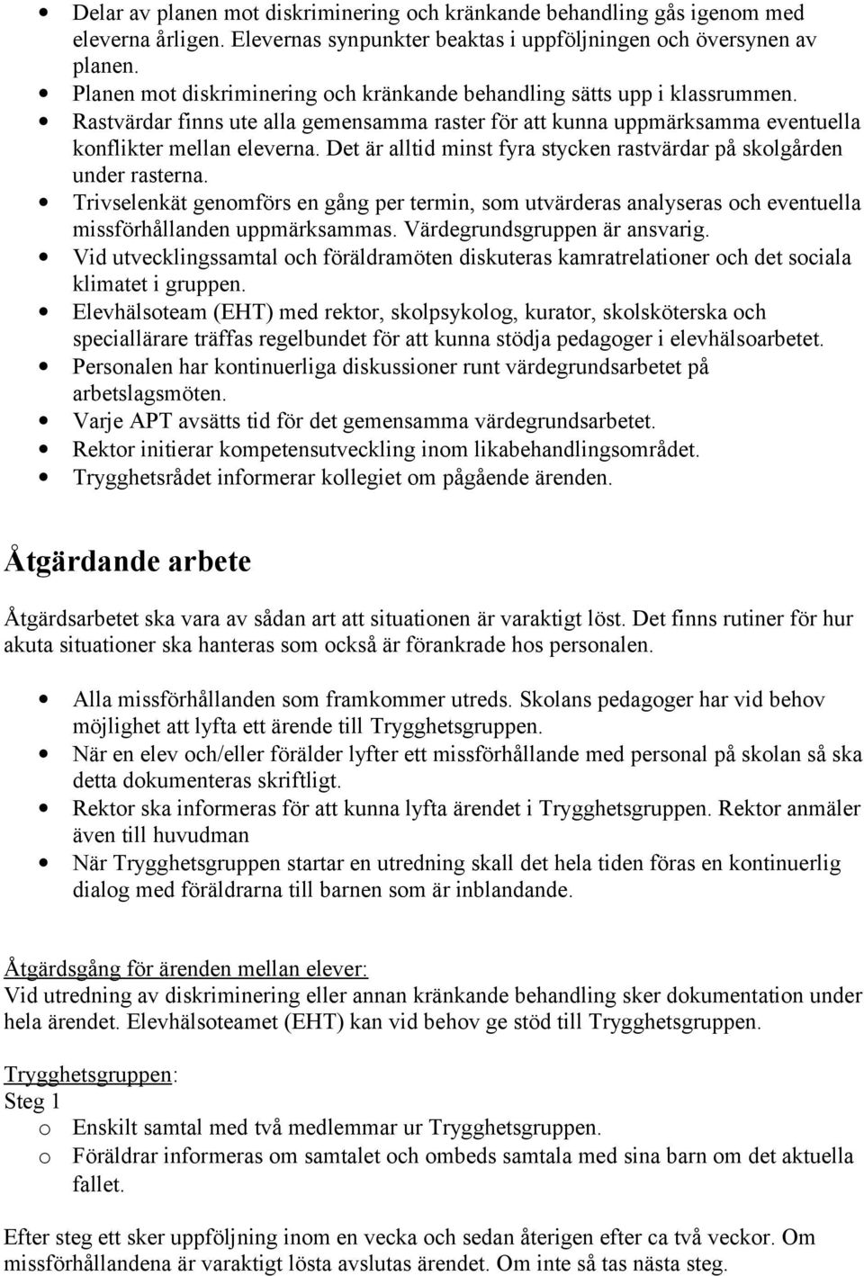 Det är alltid minst fyra stycken rastvärdar på sklgården under rasterna. Trivselenkät genmförs en gång per termin, sm utvärderas analyseras ch eventuella missförhållanden uppmärksammas.