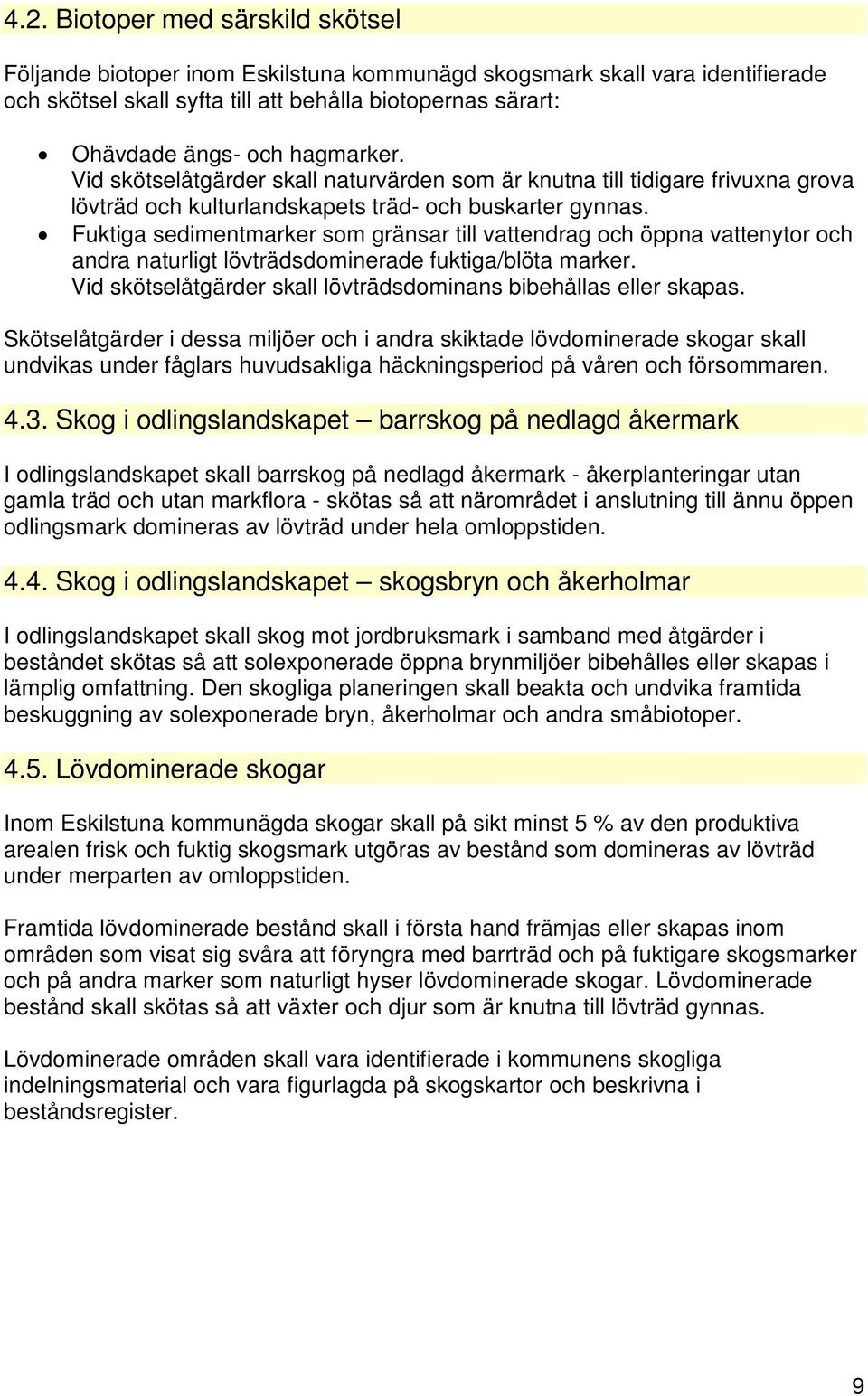 Fuktiga sedimentmarker som gränsar till vattendrag och öppna vattenytor och andra naturligt lövträdsdominerade fuktiga/blöta marker. Vid skötselåtgärder skall lövträdsdominans bibehållas eller skapas.