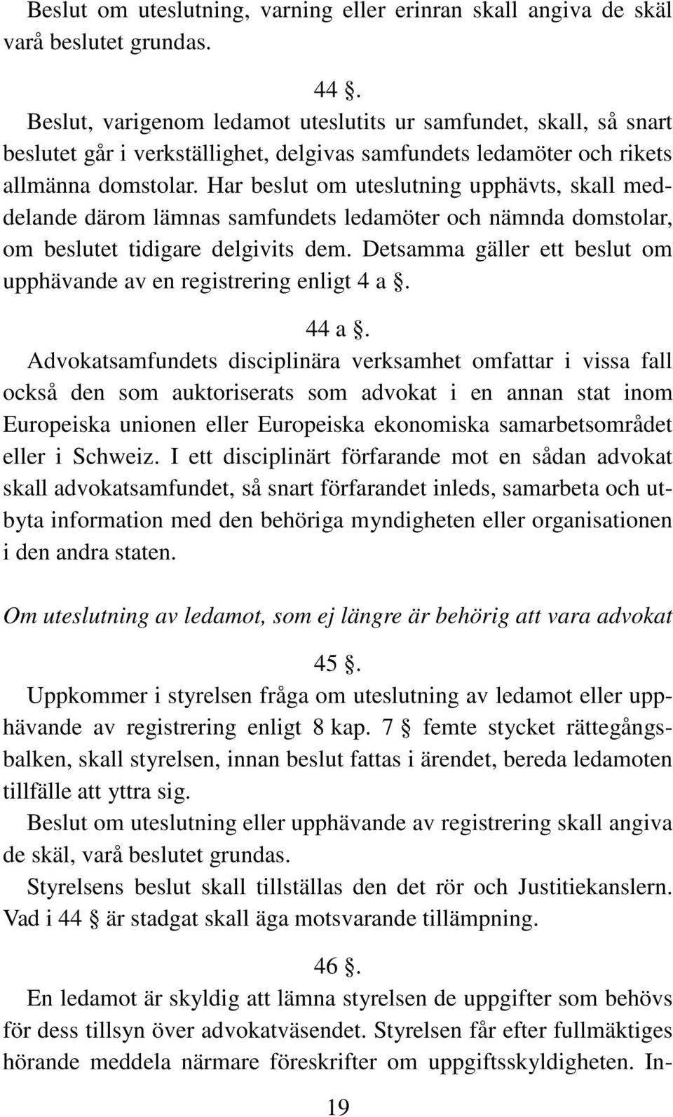 Har beslut om uteslutning upphävts, skall meddelande därom lämnas samfundets ledamöter och nämnda domstolar, om beslutet tidigare delgivits dem.