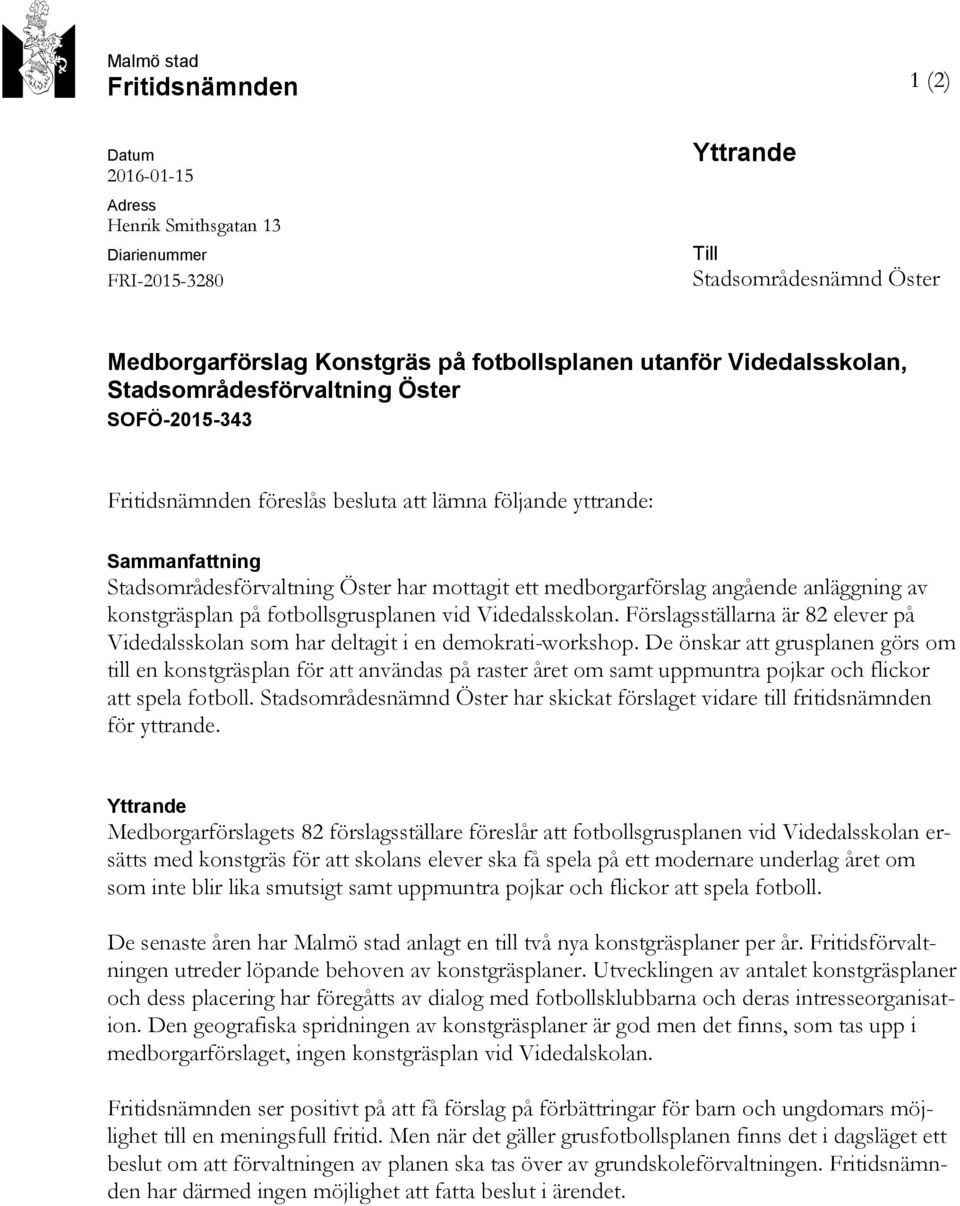 angående anläggning av konstgräsplan på fotbollsgrusplanen vid Videdalsskolan. Förslagsställarna är 82 elever på Videdalsskolan som har deltagit i en demokrati-workshop.