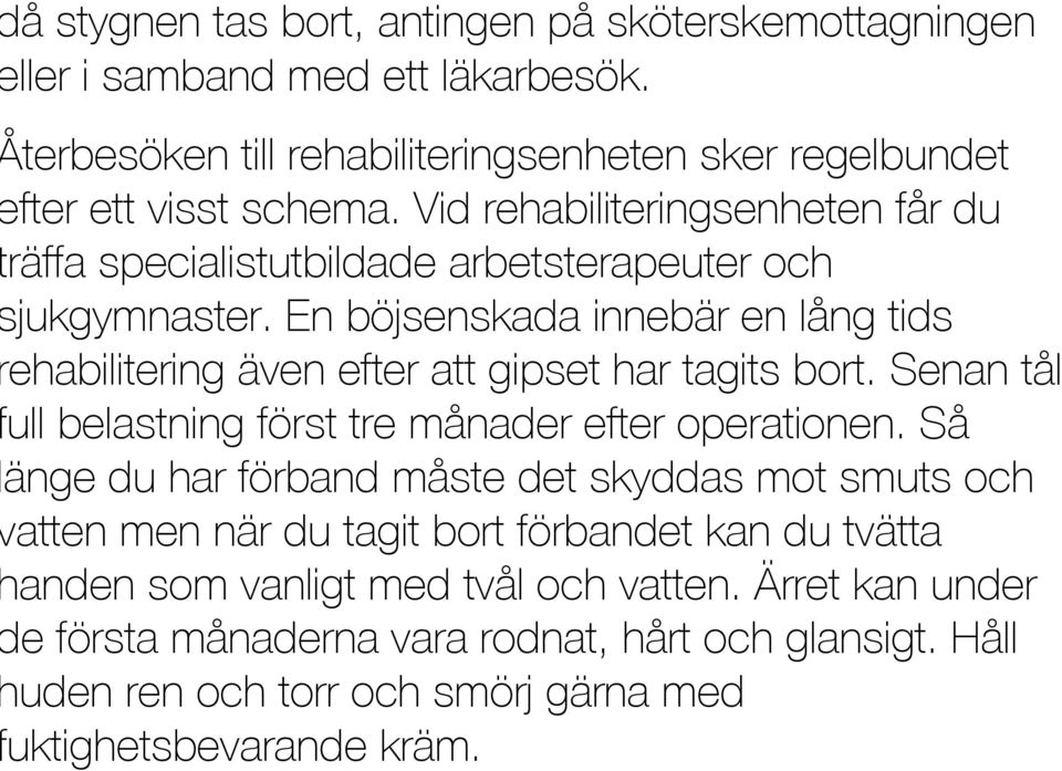 En böjsenskada innebär en lång tids rehabilitering även efter att gipset har tagits bort. Senan tål full belastning först tre månader efter operationen.