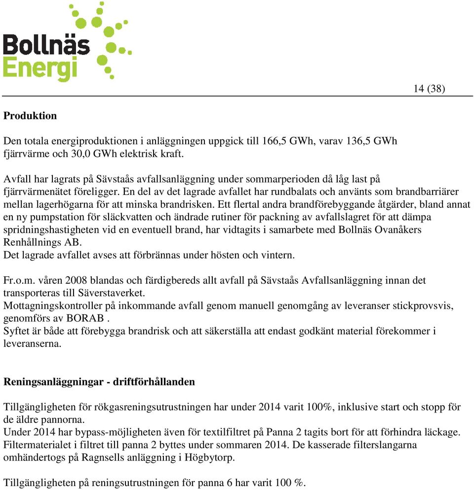 En del av det lagrade avfallet har rundbalats och använts som brandbarriärer mellan lagerhögarna för att minska brandrisken.