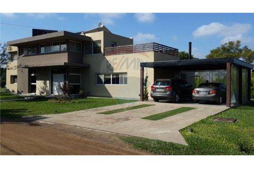 4 Total SqM: 280 Built Area (m²):