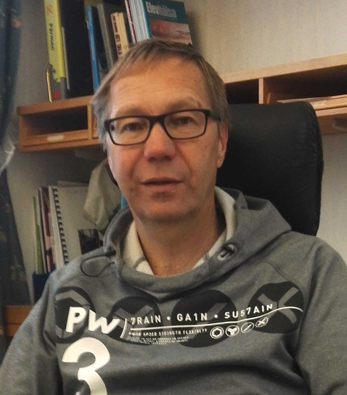 En stor fördel är att jag behärskar alla dessa språk säger Inga May. Många gäster från tidigare år har kommit åter. Nu senast så hade vi femtio jägare på besök.