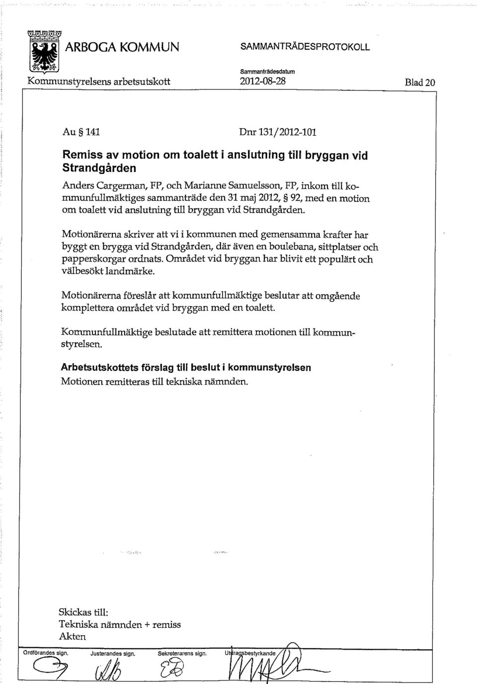 Motionärerna skriver att vii kommunen med gemensamma krafter har byggt en brygga vid Strandgården, där även en boulebana, sittplatser och papperskorgar ordnats.