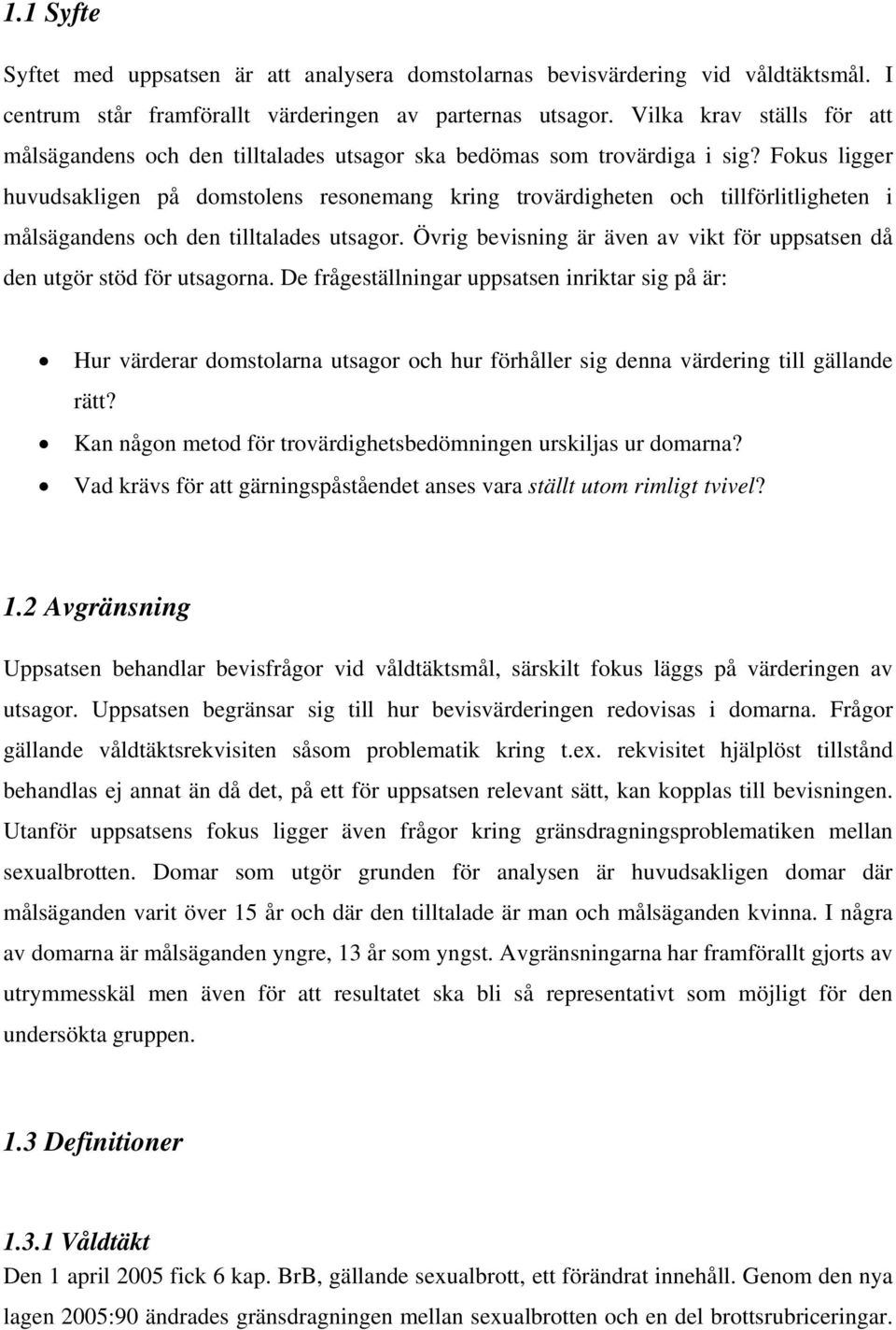 Fokus ligger huvudsakligen på domstolens resonemang kring trovärdigheten och tillförlitligheten i målsägandens och den tilltalades utsagor.