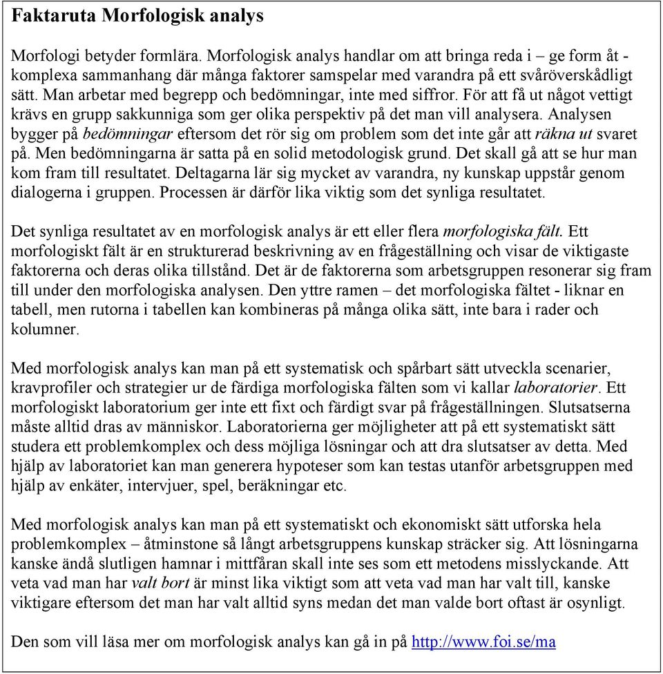Man arbetar med begrepp och bedömningar, inte med siffror. För att få ut något vettigt krävs en grupp sakkunniga som ger olika perspektiv på det man vill analysera.