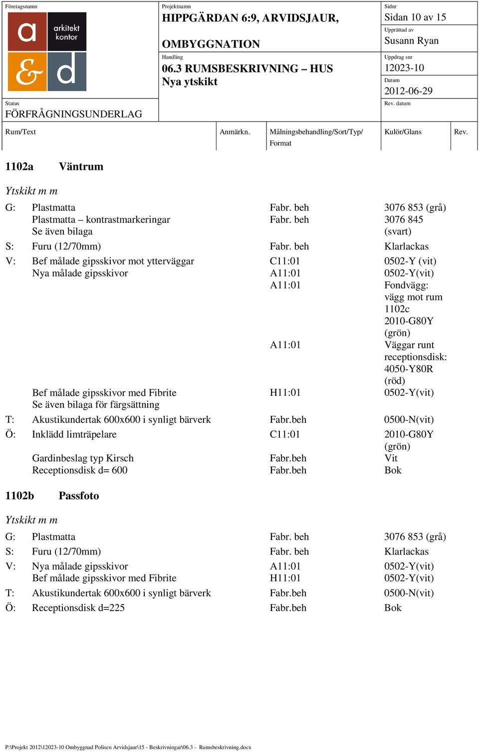 runt receptionsdisk: 4050-Y80R (röd) T: Akustikundertak 600x600 i synligt bärverk Fabr.beh 0500-N(vit) Ö: Inklädd limträpelare Gardinbeslag typ Kirsch Receptionsdisk d= 600 Fabr.beh Fabr.