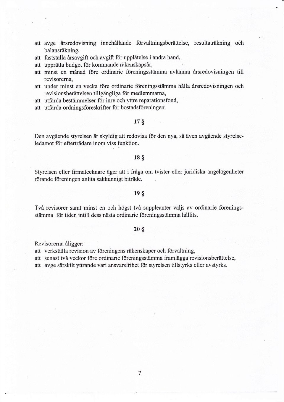 aft minst en månad ftire ordinarie loreningsstämma avlämna fusredovisningen till revisorerna, att under minst en vecka ftire ordinarie fiireningsstämma hålla arsredovisningen och revisionsberättelsen