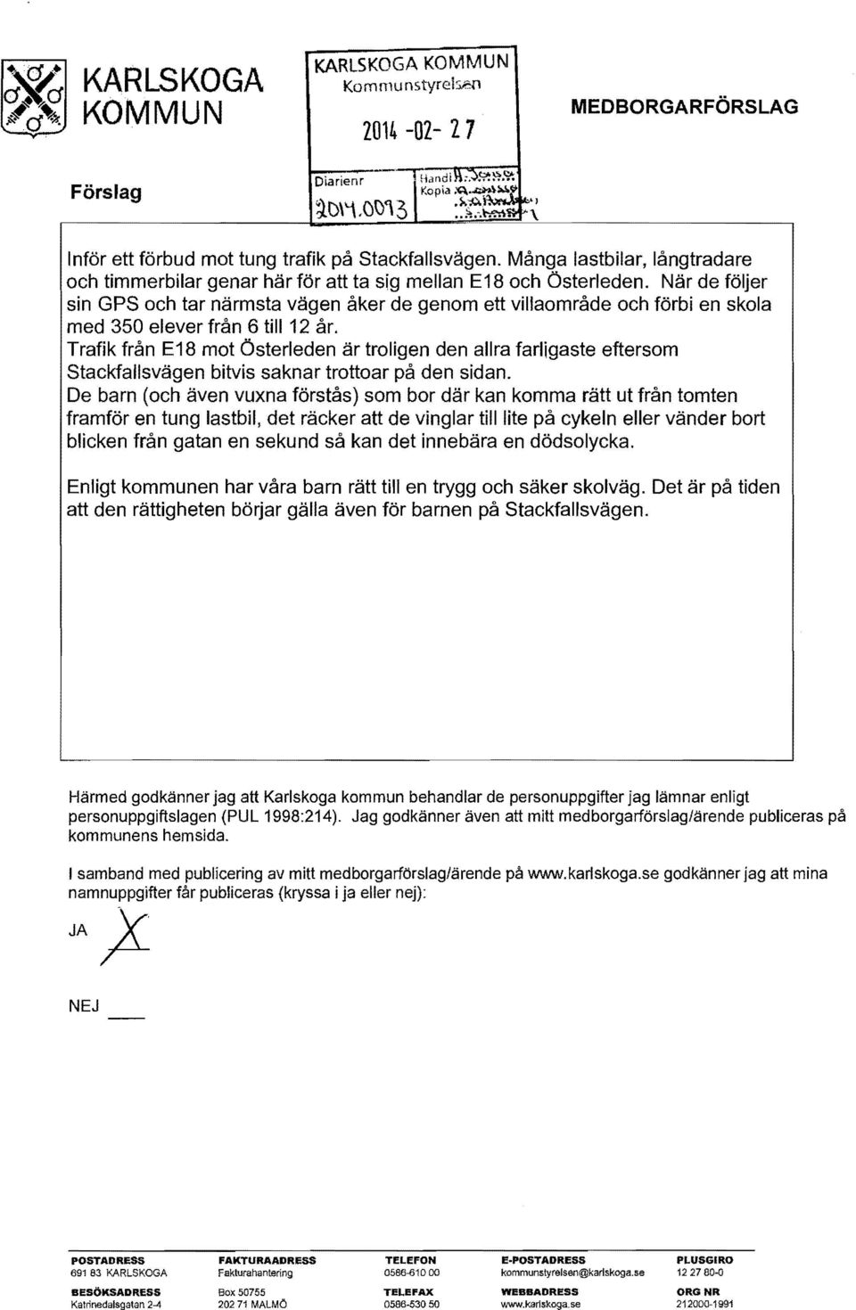 När de följer sin GPS och tar närmsta vägen åker de genom ett villaområde och förbi en skola med 350 elever från 6 till 12 år.