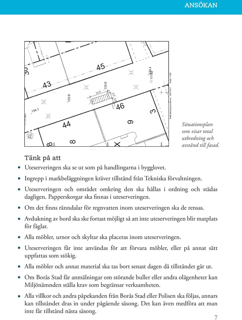 Om det finns ränndalar för regnvatten inom uteserveringen ska de rensas. Avdukning av bord ska ske fortast möjligt så att inte uteserveringen blir matplats för fåglar.