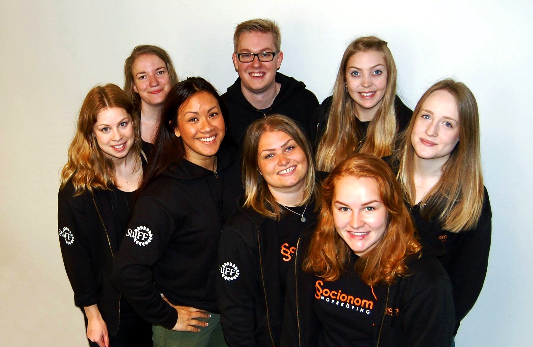 Socionomsektionen Vi i socionomsektionen arbetar för DIG! Styrelsen bevakar med studenternas hjälp utbildningen och för fram era åsikter om campus och programmet.