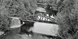 3.2 Pyttebanan Engelholm-Klippans Järnväg (EKJ) var ett privat järnvägsaktiebolag. Delen Ängelholm Östra Ljungby, som var 19 km, öppnades 1 december 1904.