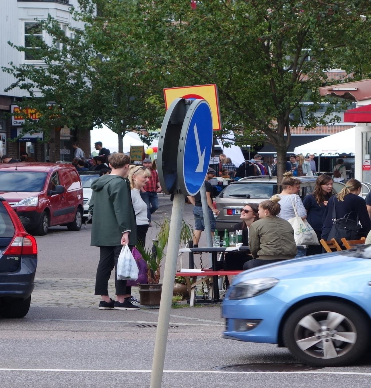 FASADER & SKYLTNING ZON 1 Dagsläge I Zon 1 finns långa och stängda fasader med outnyttjade skyltfönster som påverkar uttrycket i Gamlestaden Centrum.
