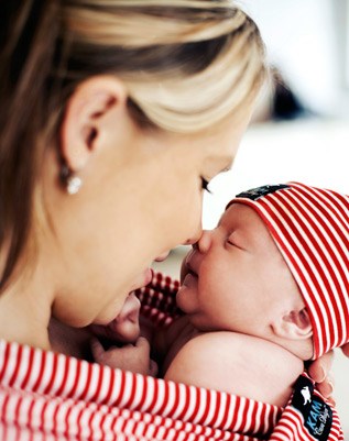 än enbart ett näringsintag. Studier har visat att ammande mammor löper mindre risk att utveckla benskörhet, högt blodtryck, bröstcancer och cancer i äggstockarna.