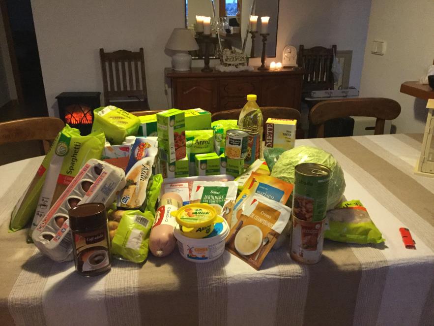 Att handla för en euro per dag är ett omöjligt projekt, så här blev det storhandling för 30 euro. Vilket måste ge 60 x maträtt och 30 gånger frukost.