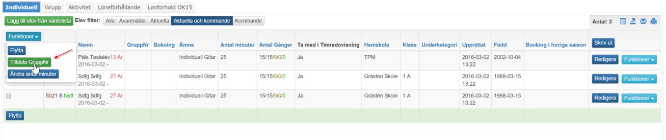 Överst på sidan väljs de ämnen, man vil hämta elever till. Väntelistan filtreras därmed ut ifrån de/det valda ämnen. Det är möjligt att lägga till elever i ett annat ämne än det, de har önskat. T ex.