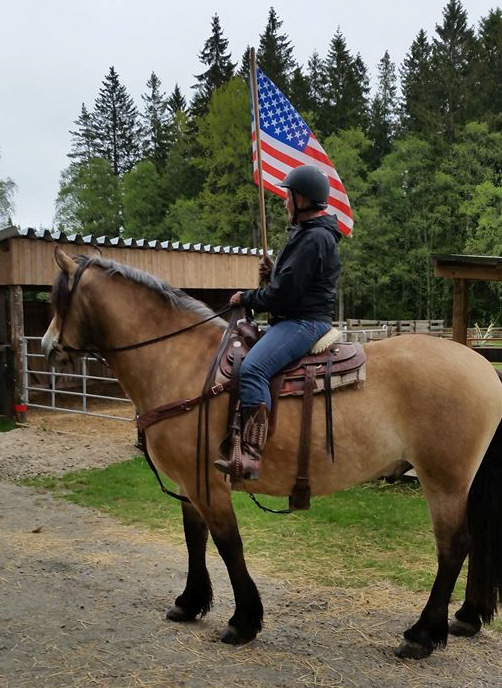 Regnet drog vidare precis innan träningen började, men luften var fortsatt rå & kall, så galopp