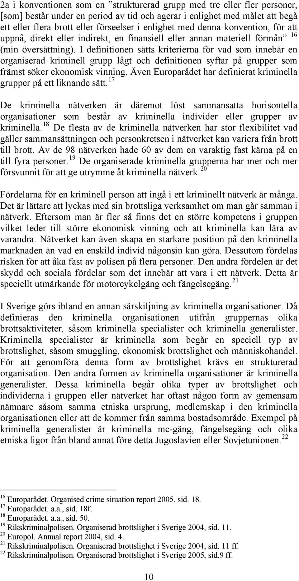 I definitionen sätts kriterierna för vad som innebär en organiserad kriminell grupp lågt och definitionen syftar på grupper som främst söker ekonomisk vinning.