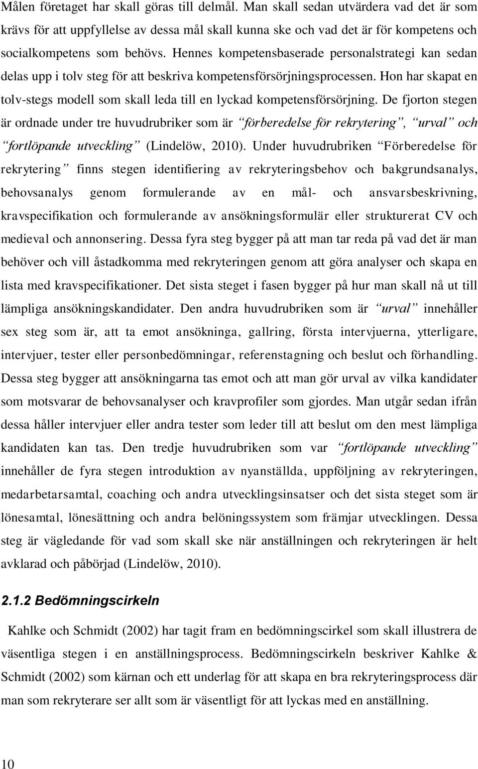 Hennes kompetensbaserade personalstrategi kan sedan delas upp i tolv steg för att beskriva kompetensförsörjningsprocessen.