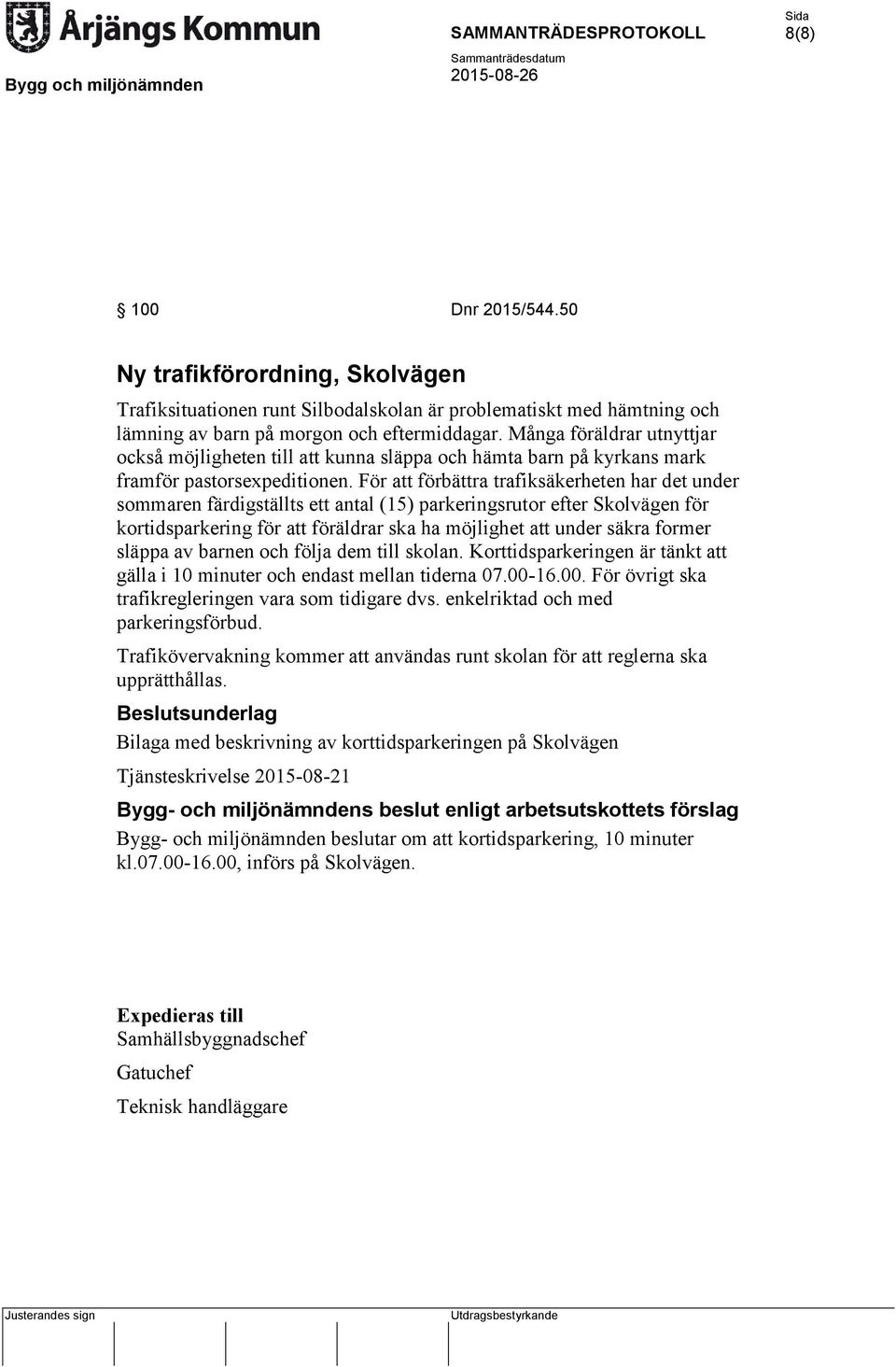 För att förbättra trafiksäkerheten har det under sommaren färdigställts ett antal (15) parkeringsrutor efter Skolvägen för kortidsparkering för att föräldrar ska ha möjlighet att under säkra former