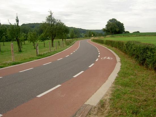 Hjulburna oskyddade trafikanter på landsväg: Christopher Patten Projektet handlar om tvåhjuliga oskyddade trafikanter på landsvägar (cyklister, mopedister, motorcyklister).