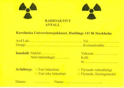 Radioaktivt avfall som lämnas i avfallsrum Solna Övrigt flytande och fast radioaktivt avfall skall placeras i särskild riskavfallsbehållare i plast som finns att hämta på KICK eller kan beställas via