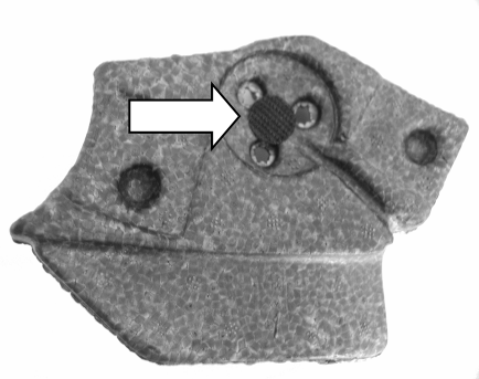 Släpp ut kontaktområdet från hjälmens tätning: denna deformeras lätt för att förenkla isättningen. Fig. 17 Fig. 18 Fig.