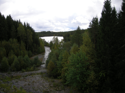 7(12) TILLGÄNGLIGHET Planområdet är endast tillgängligt via fordon från E18. Någon förändring av denna situation är ej aktuell med plangenomförandet.