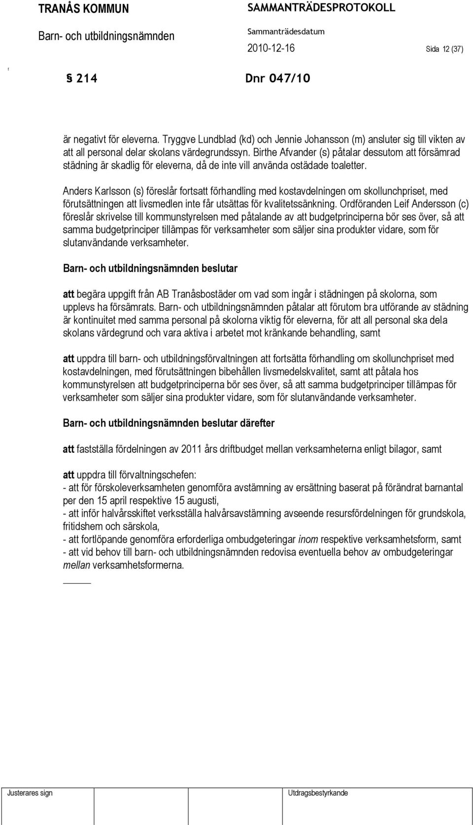Anders Karlsson (s) öreslår ortsatt örhandling med kostavdelningen om skollunchpriset, med örutsättningen att livsmedlen inte år utsättas ör kvalitetssänkning.
